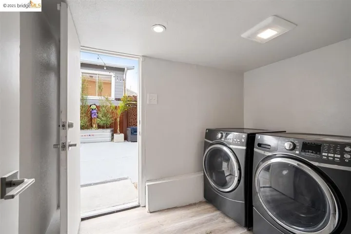1075 Alcatraz Ave, Oakland, California 94608-1260