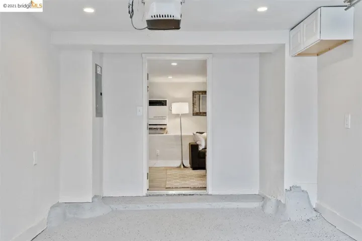 1075 Alcatraz Ave, Oakland, California 94608-1260