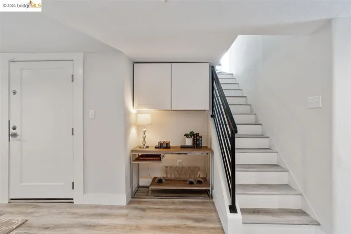 1075 Alcatraz Ave, Oakland, California 94608-1260