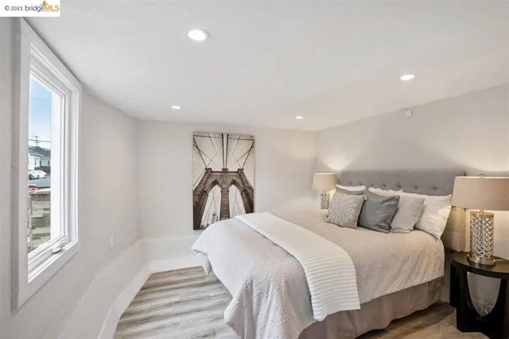 1075 Alcatraz Ave, Oakland, California 94608-1260
