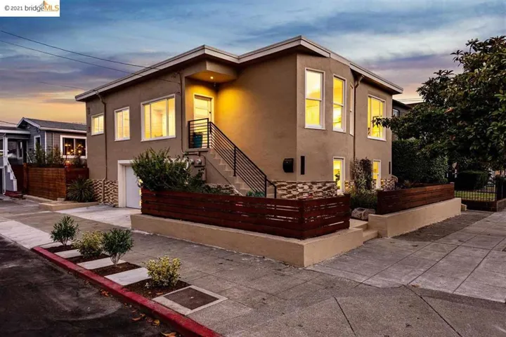 1075 Alcatraz Ave, Oakland, California 94608-1260
