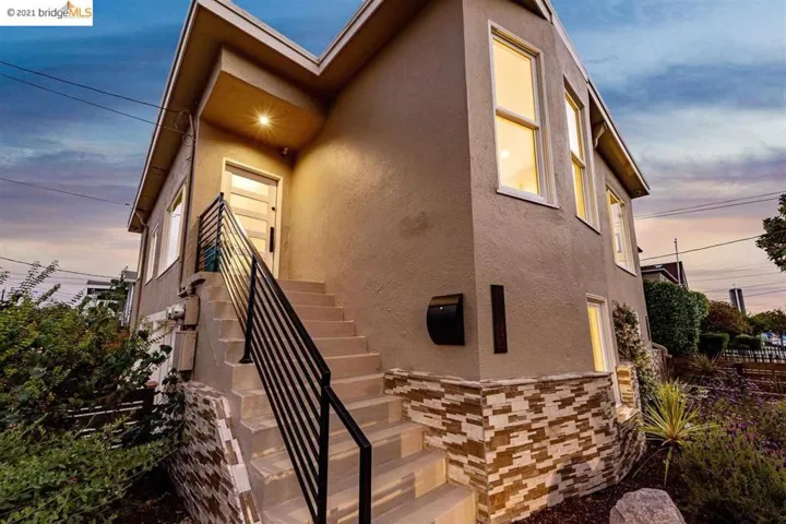1075 Alcatraz Ave, Oakland, California 94608-1260