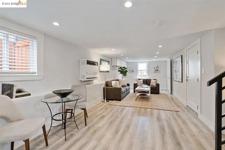1075 Alcatraz Ave, Oakland, California 94608-1260