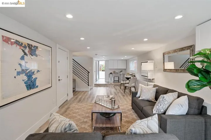 1075 Alcatraz Ave, Oakland, California 94608-1260