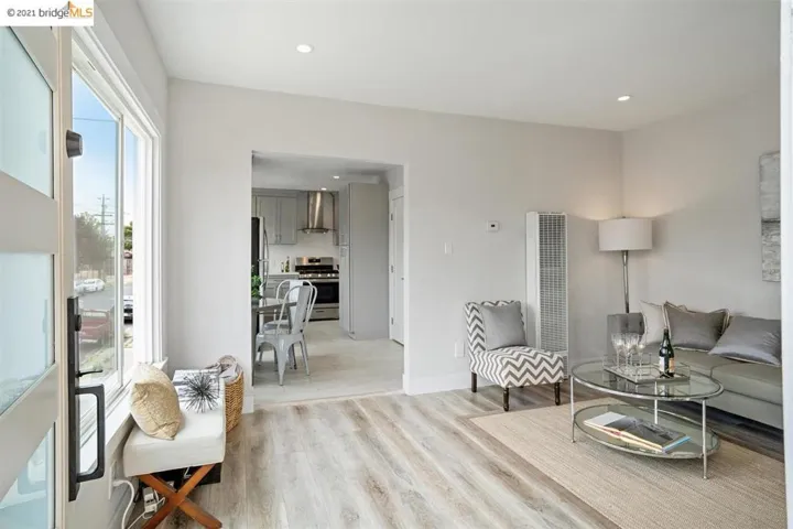 1075 Alcatraz Ave, Oakland, California 94608-1260