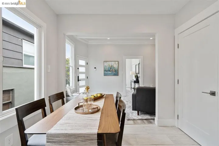 1075 Alcatraz Ave, Oakland, California 94608-1260