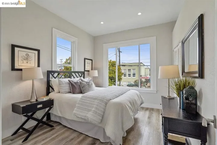 1075 Alcatraz Ave, Oakland, California 94608-1260