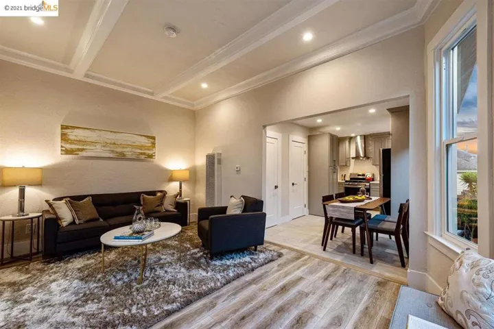 1075 Alcatraz Ave, Oakland, California 94608-1260