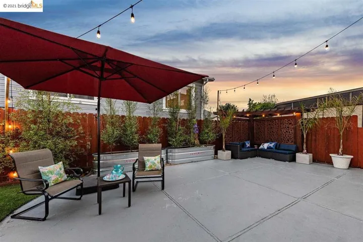 1075 Alcatraz Ave, Oakland, California 94608-1260