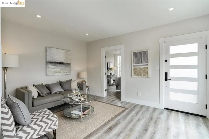 1075 Alcatraz Ave, Oakland, California 94608-1260