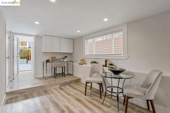 1075 Alcatraz Ave, Oakland, California 94608-1260