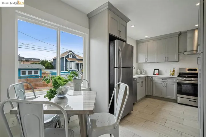1075 Alcatraz Ave, Oakland, California 94608-1260