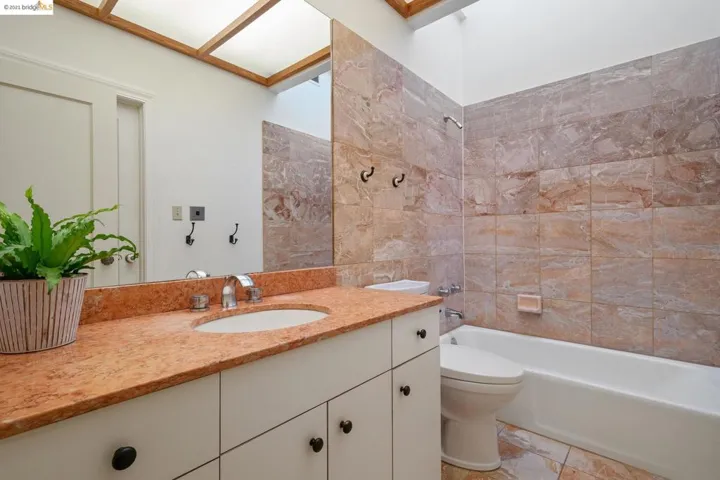 96 Ardmore Rd, None, California 94707