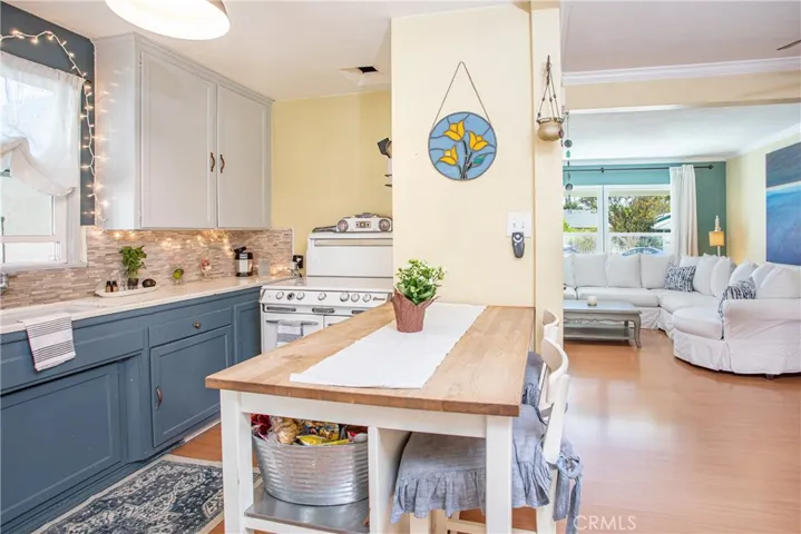 16943 Marlin Place, Lake Balboa, California 91406