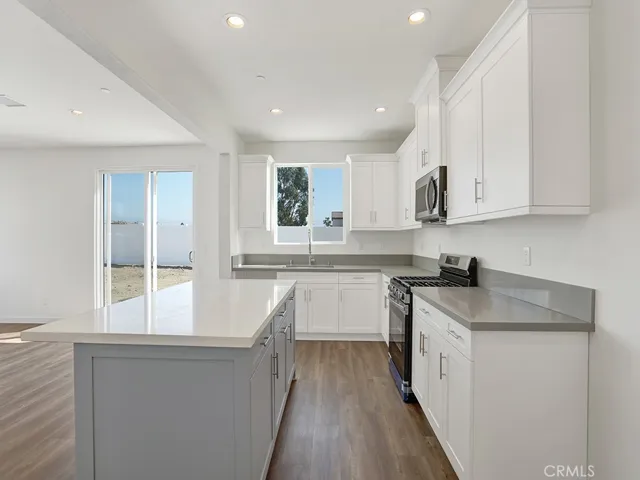 1553 W Jacaranda, Rialto, California 92376