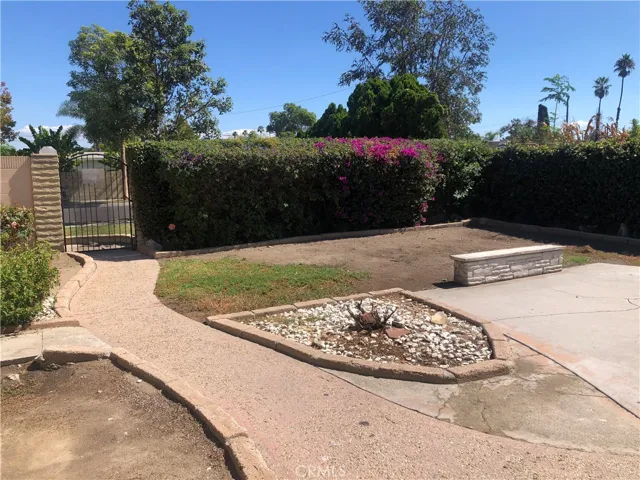 
A gated private courtyard.