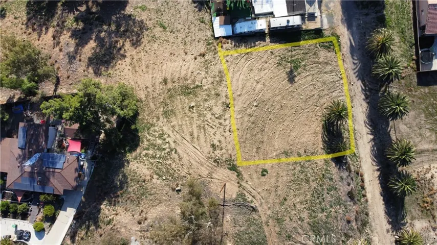 Bird's-eye view of highlighted area, is estimated lot lines from the Riverside County satellite overlays . Buyer is to verify Lot lines with Riverside County and is highly recommended to hire a Professional Surveyor, to satisfy the accuracy of Lot Lines.