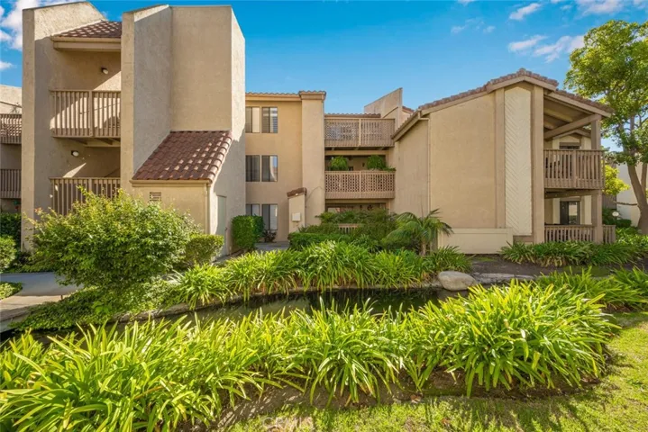 4861 Lago Drive 204, Huntington Beach, California 92649