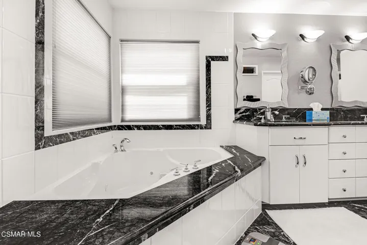 master b tub copy