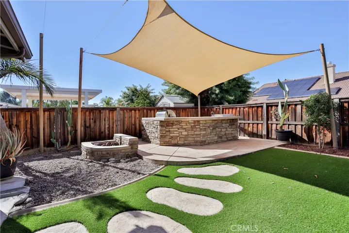 Outdoor kitchen!