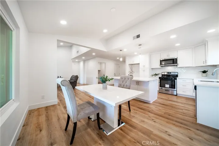 23672 Villena, Mission Viejo, California 92692