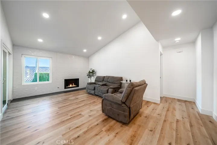 23672 Villena, Mission Viejo, California 92692