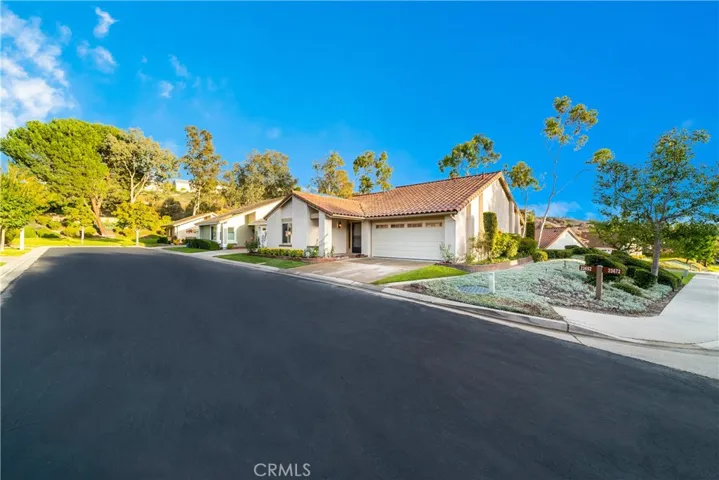 23672 Villena, Mission Viejo, California 92692