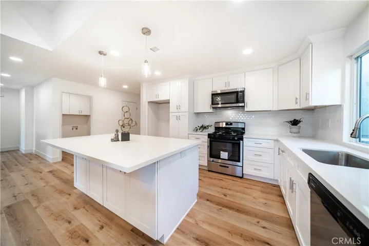 23672 Villena, Mission Viejo, California 92692