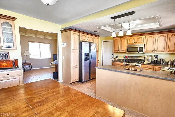 10175 Balsam Avenue, Hesperia, California 92345