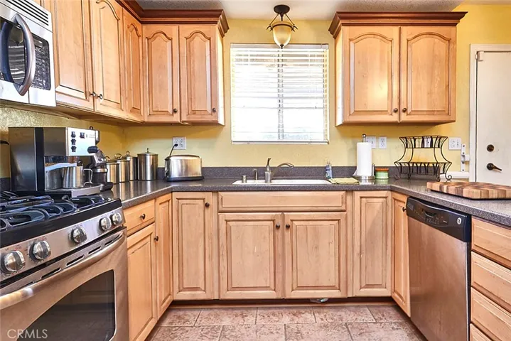 10175 Balsam Avenue, Hesperia, California 92345