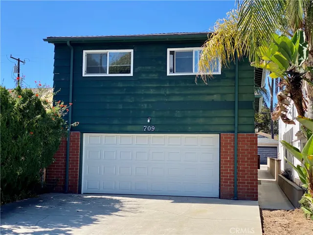 Unit A - townhouse style 2 bed 2-1/2 bath