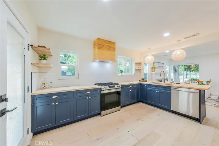 3754 Edgehill Drive, Los Angeles, California 90018