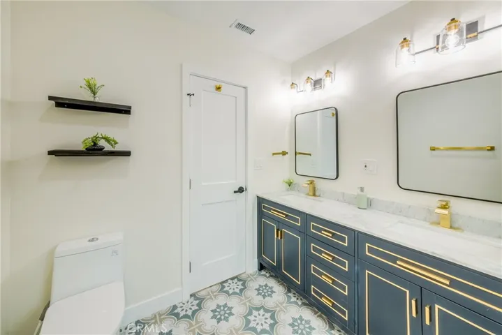 3754 Edgehill Drive, Los Angeles, California 90018