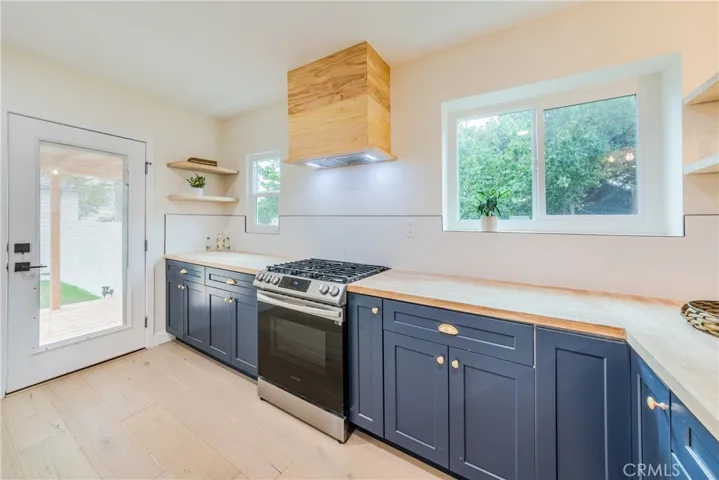 3754 Edgehill Drive, Los Angeles, California 90018