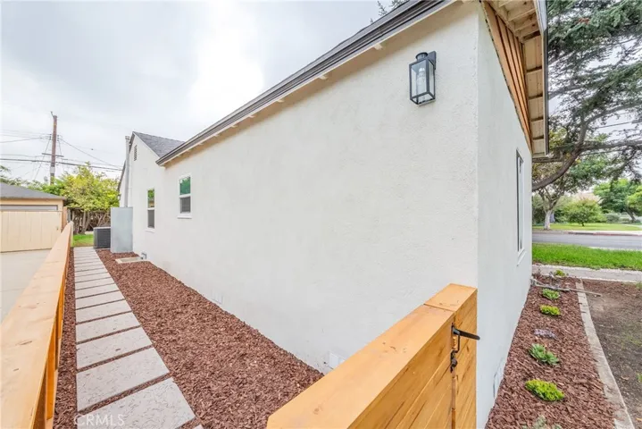 3754 Edgehill Drive, Los Angeles, California 90018