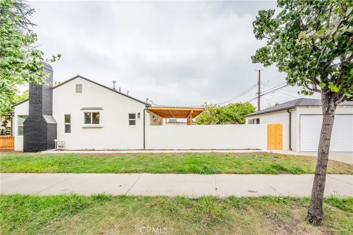 3754 Edgehill Drive, Los Angeles, California 90018