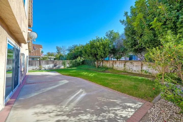 1102 La Tortuga Dr, Vista, California 92081