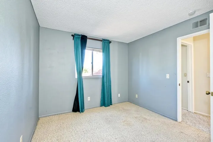 1102 La Tortuga Dr, Vista, California 92081