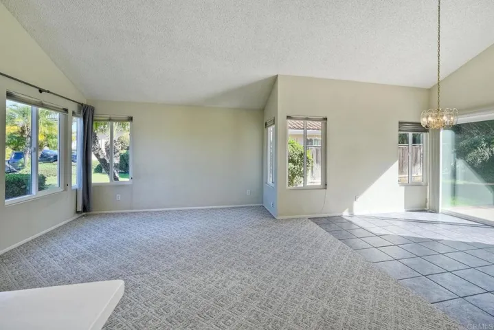 1102 La Tortuga Dr, Vista, California 92081