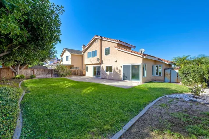 1102 La Tortuga Dr, Vista, California 92081