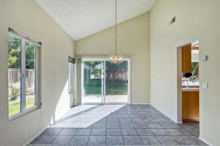 1102 La Tortuga Dr, Vista, California 92081