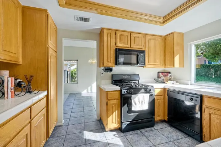 1102 La Tortuga Dr, Vista, California 92081