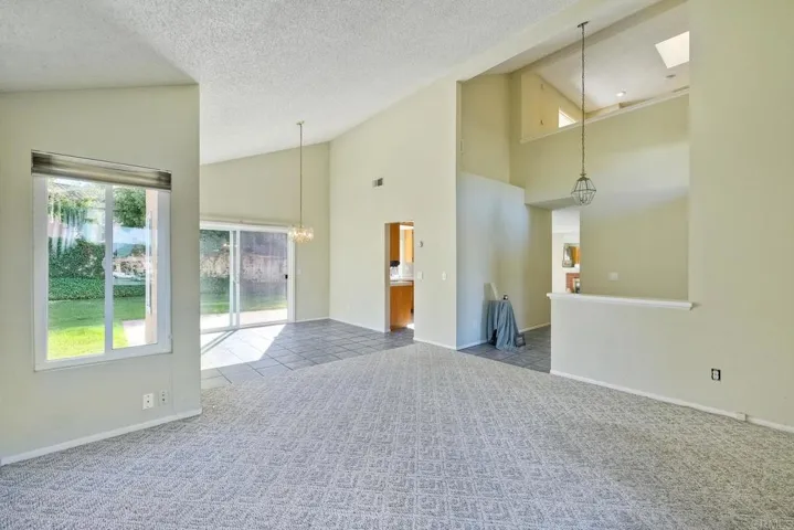1102 La Tortuga Dr, Vista, California 92081