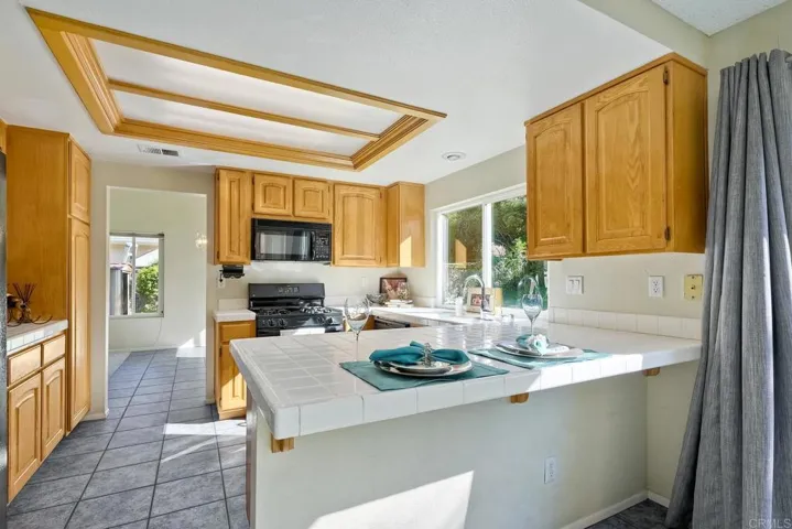 1102 La Tortuga Dr, Vista, California 92081