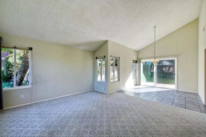1102 La Tortuga Dr, Vista, California 92081