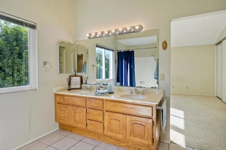 1102 La Tortuga Dr, Vista, California 92081