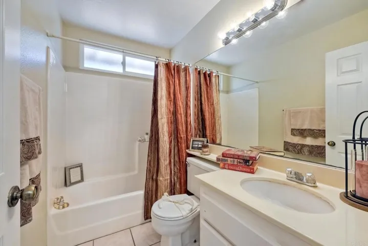 1102 La Tortuga Dr, Vista, California 92081