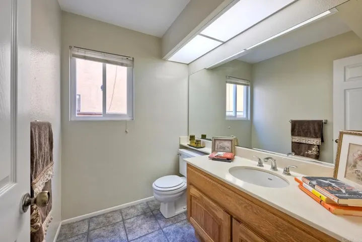1102 La Tortuga Dr, Vista, California 92081