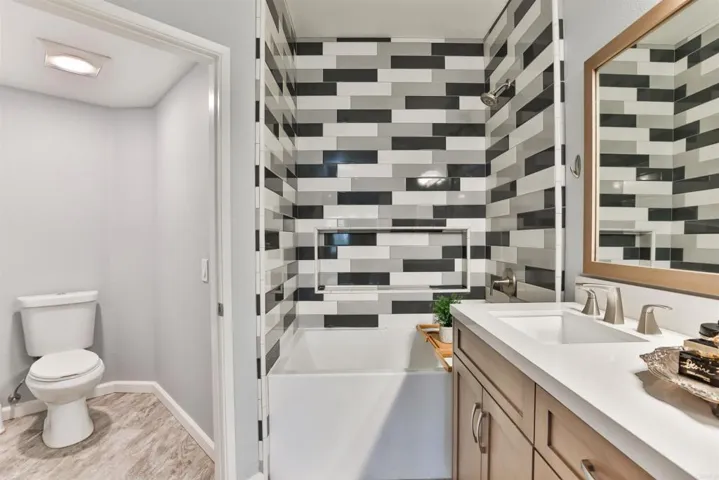 640 Camino De La Reina 1311, San Diego, California 92108