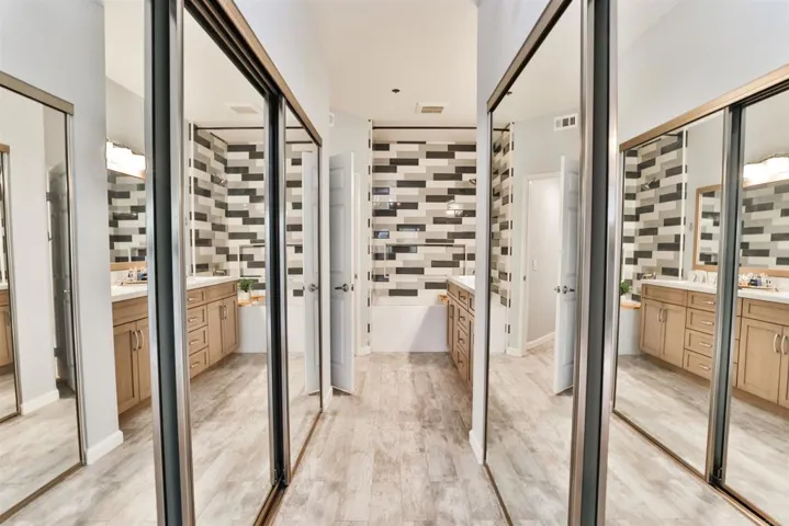 640 Camino De La Reina 1311, San Diego, California 92108